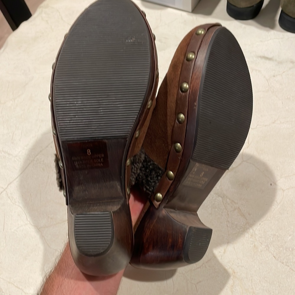 Coconuts Clogs - Picture 4 of 8